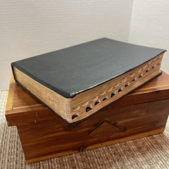 Nave's Topical Bible: A Digest of the Holy Scriptures 1962 Thumb Indexed - Picture 5 of 12